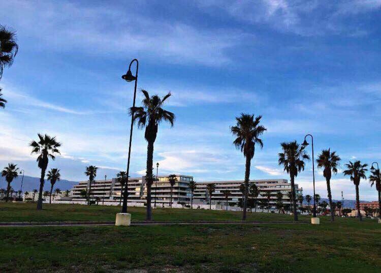 Apartamento Lujo, Primera Linea Playa, Garaje, Wifi, Piscina Climatizada Roquetas de Mar Eksteriør bilde